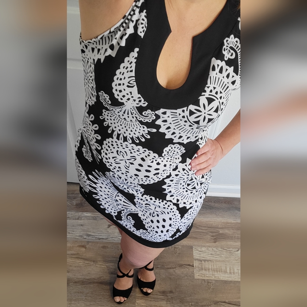 White House Black Market Paisley Plunging Neckline Shift Dress